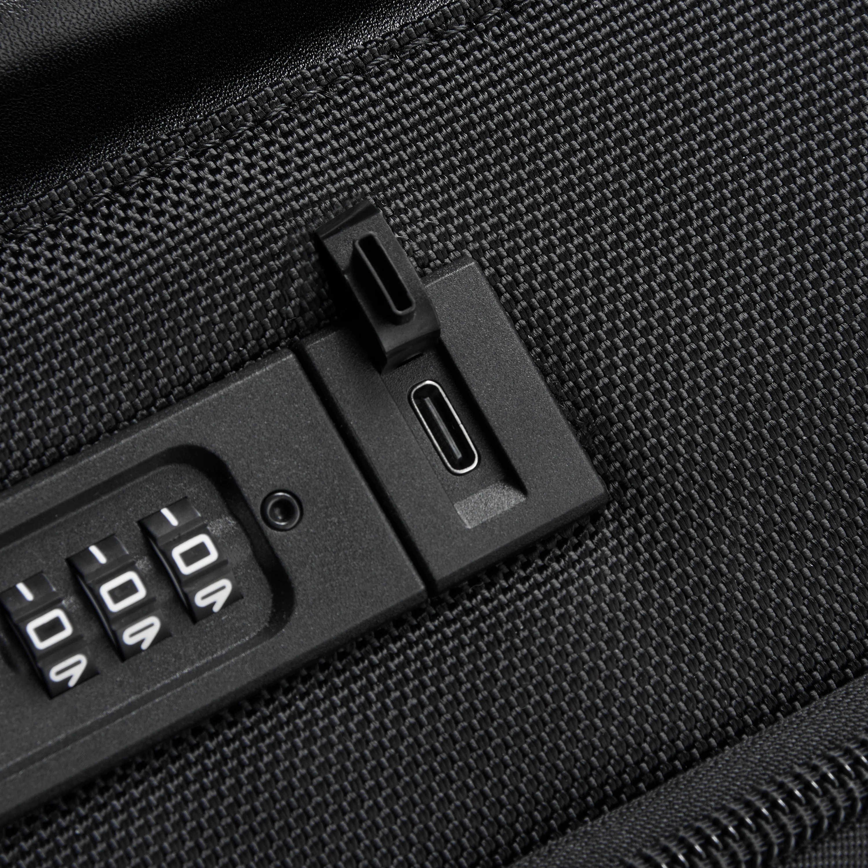 Wagram - Carry-On Plus Expandable Spinner - Image 20